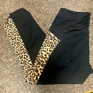 Zyia Leopard Pocket Brilliant High-Rise Capri sz 6-8